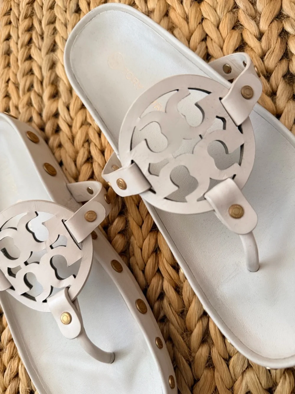 Tory Burch White Cutout Logo Thong Sandals - Picture 2 of 3